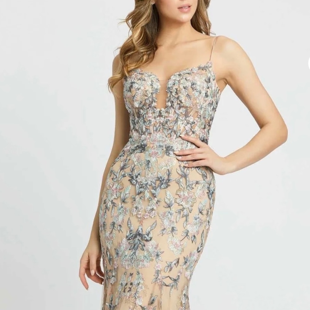 Mac Duggal Embroidered Spaghetti Strap Trumpet Gown Size 6 - NWT